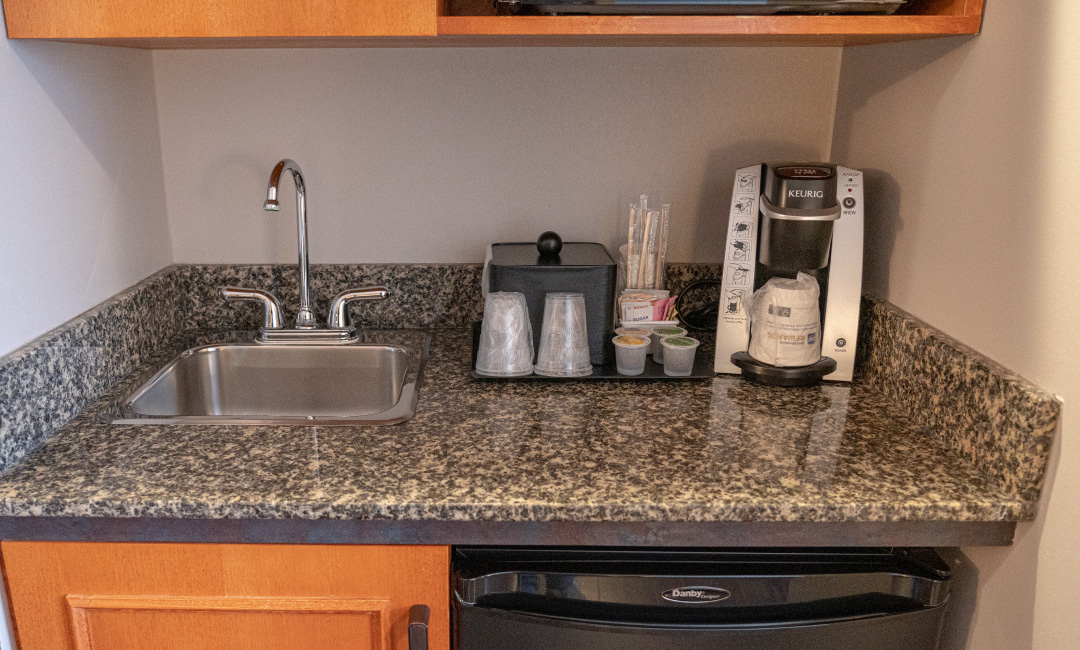 Superior King Suite - Coffee Maker & Sink