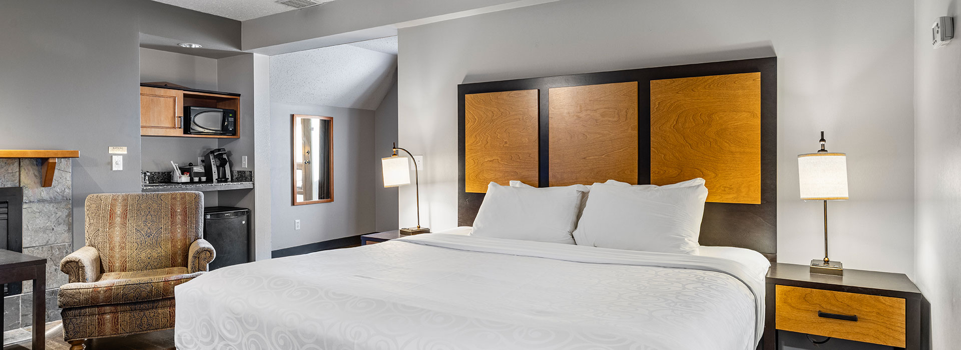 Deluxe king suite 