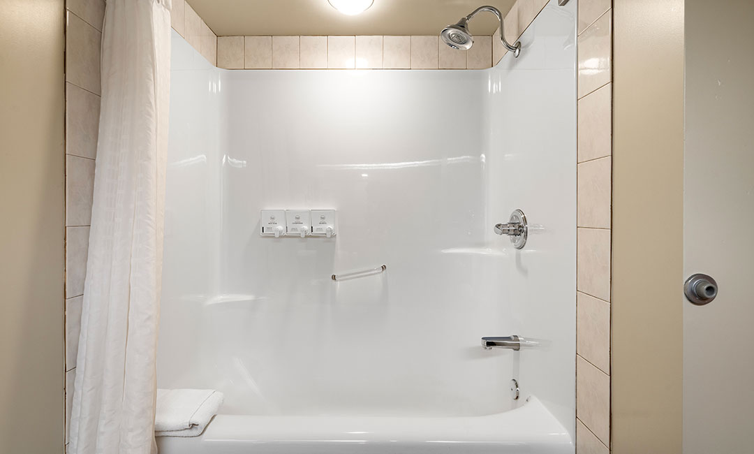 Standard Room Two Queens - Bathtub
