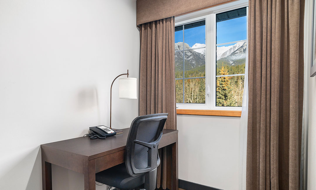 Superior King Suite - Desk